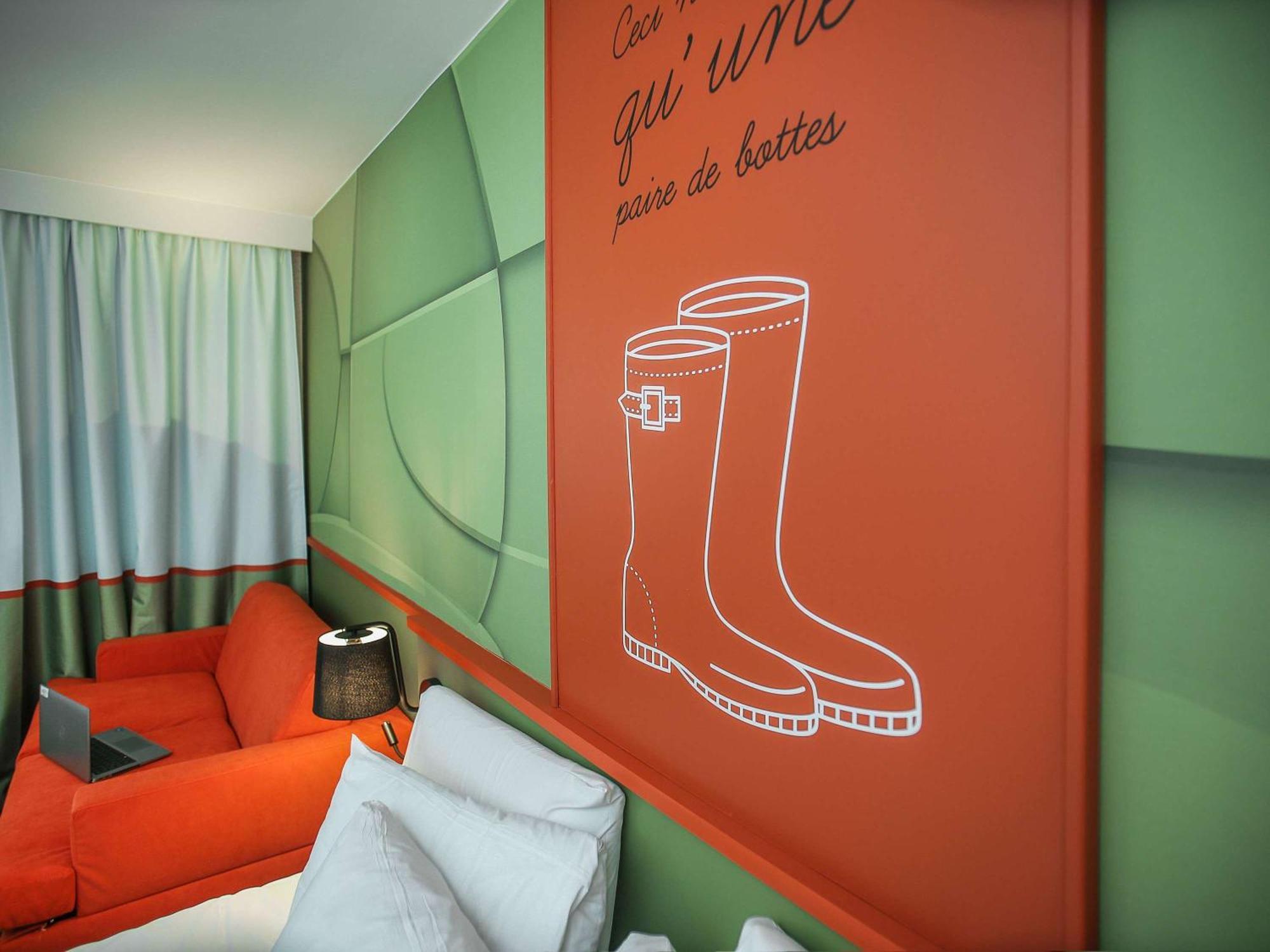 Ibis Styles Lisieux Normandie Bagian luar foto