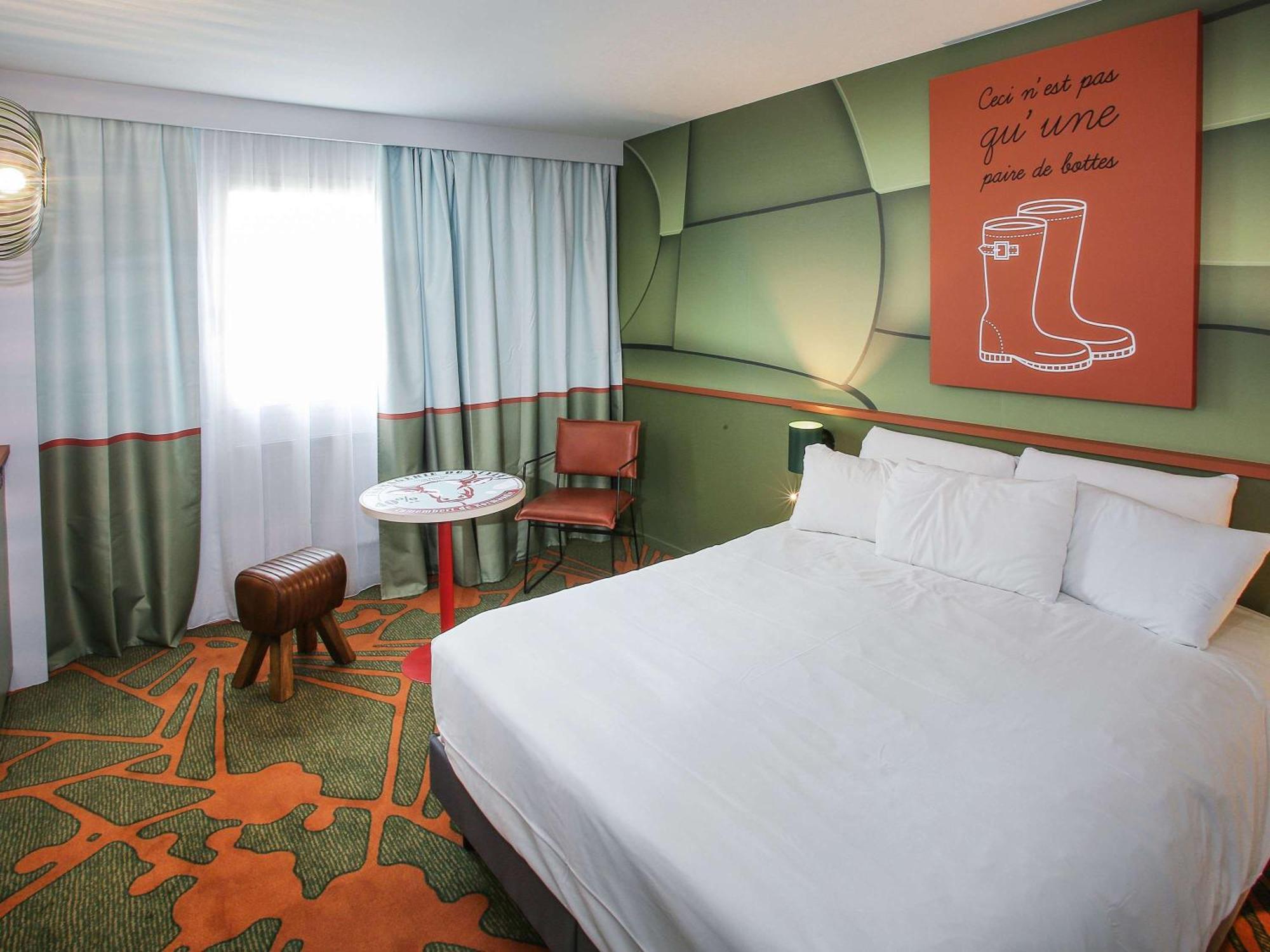 Ibis Styles Lisieux Normandie Bagian luar foto
