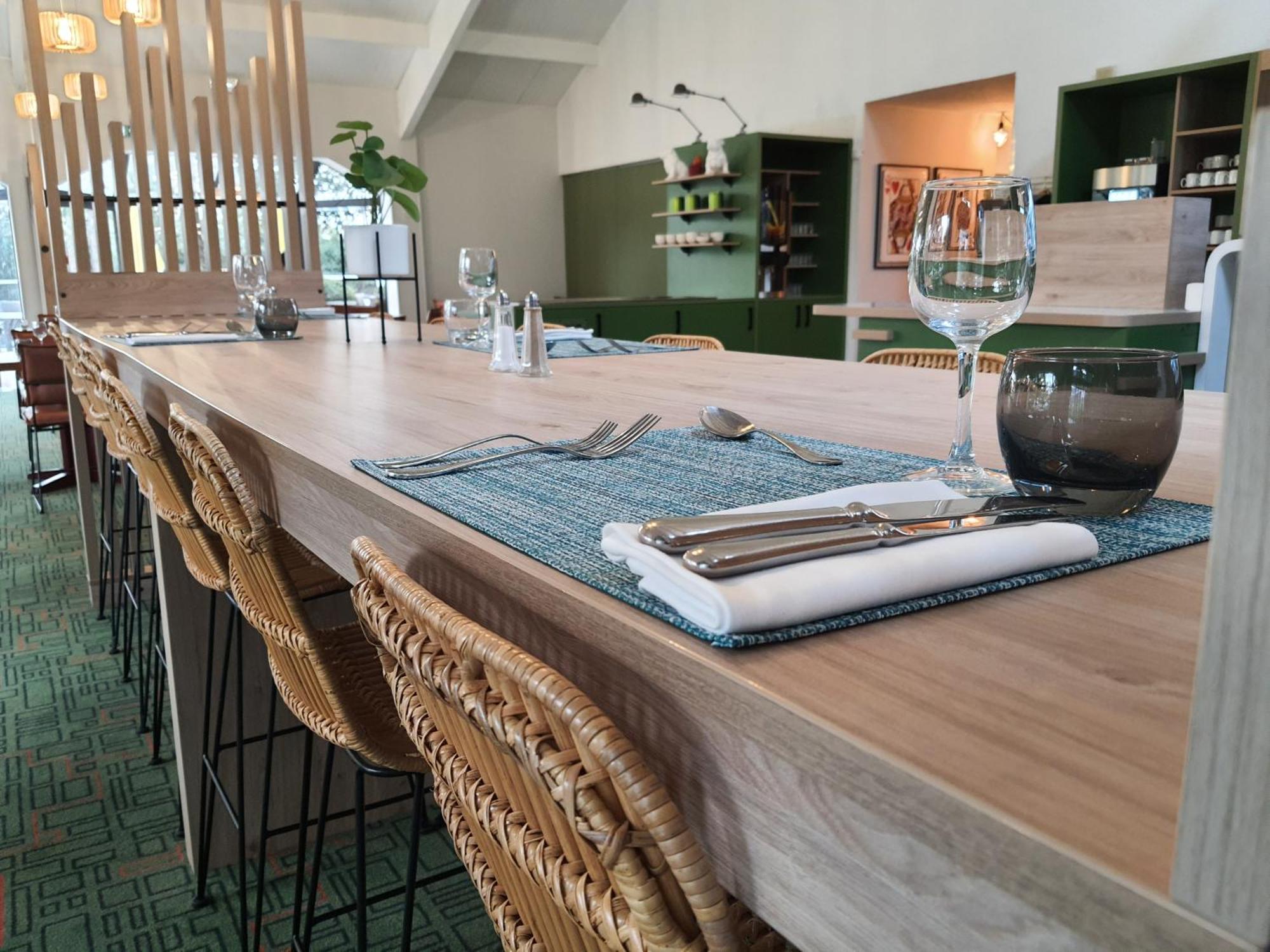 Ibis Styles Lisieux Normandie Bagian luar foto