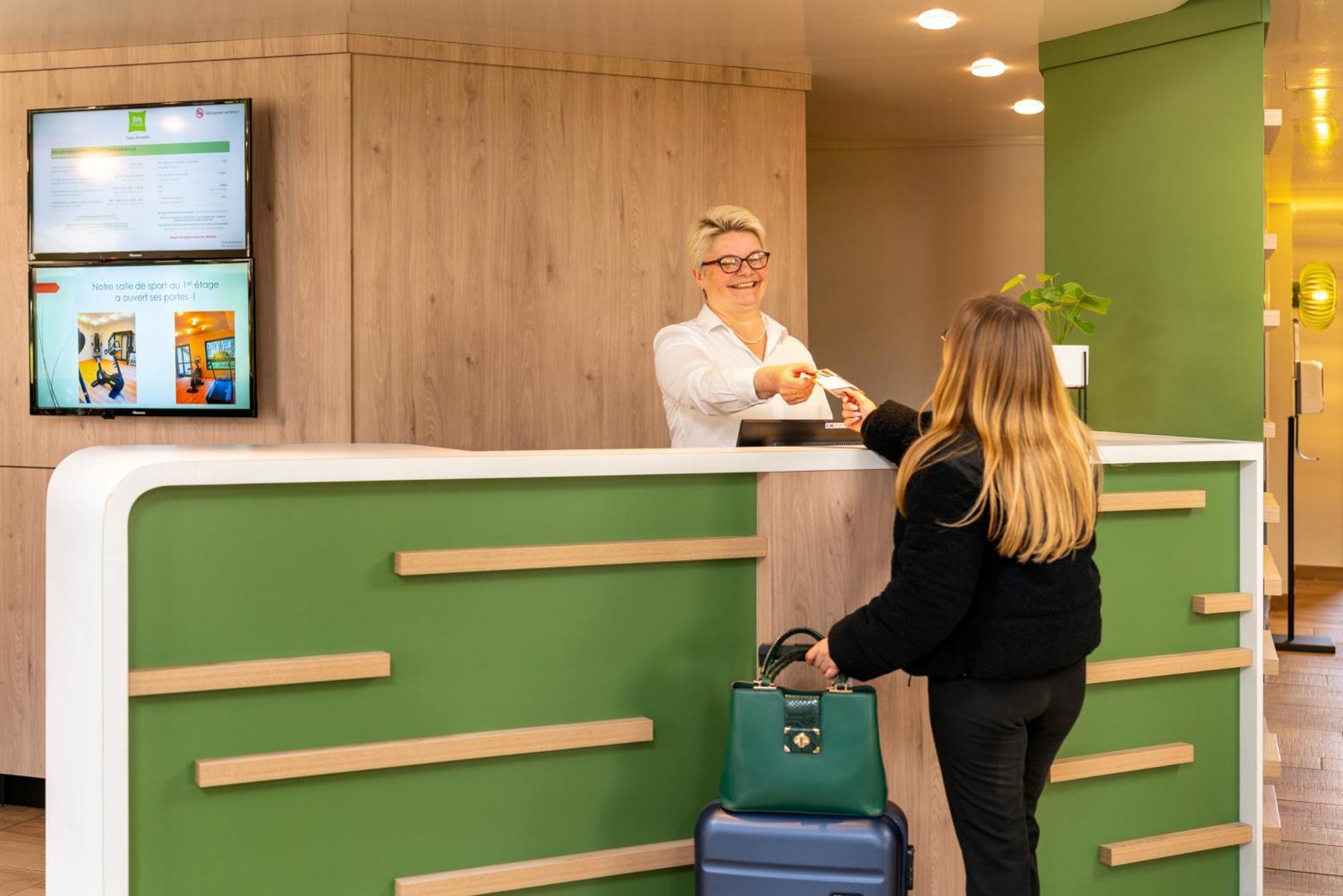 Ibis Styles Lisieux Normandie Bagian luar foto