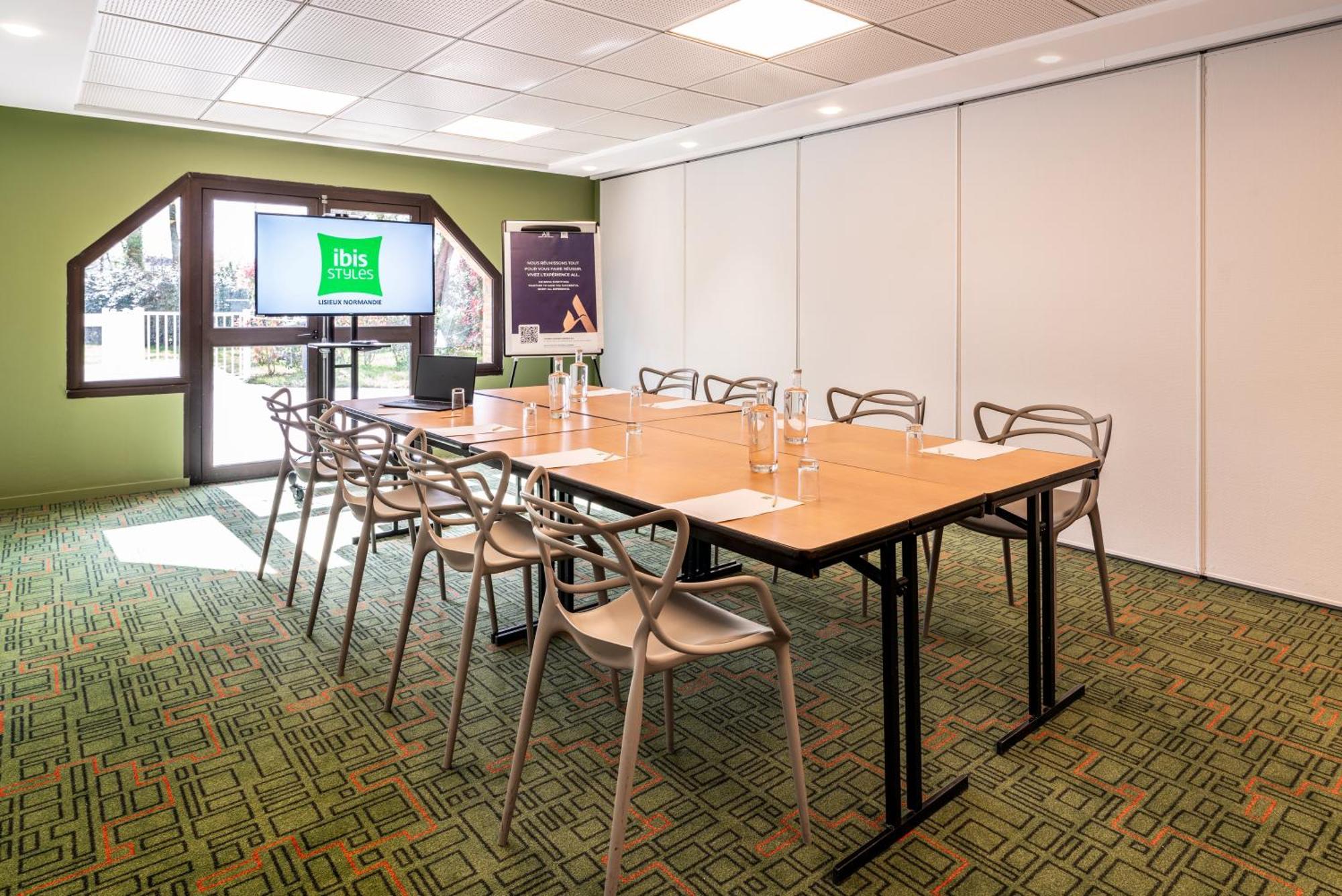 Ibis Styles Lisieux Normandie Bagian luar foto