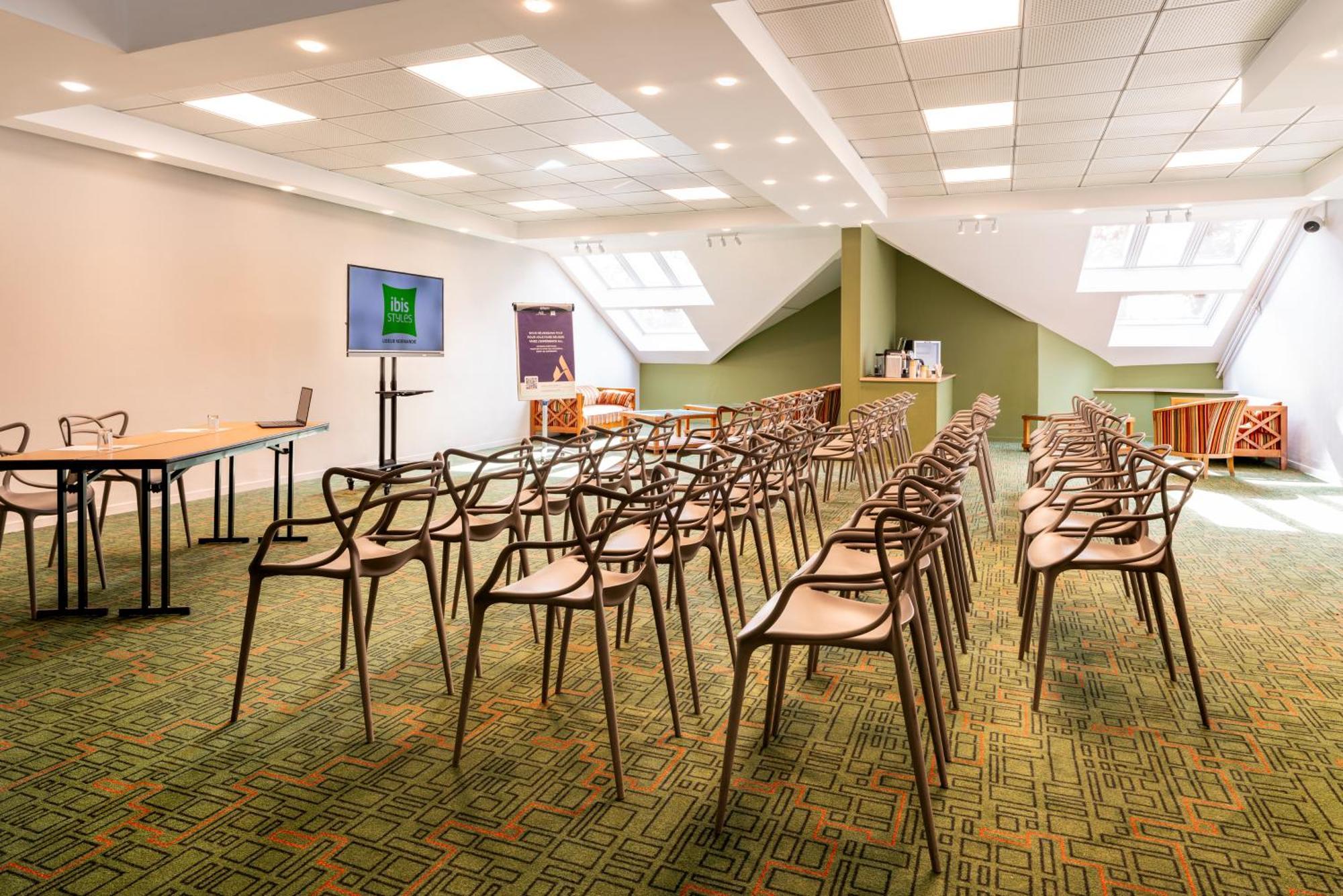 Ibis Styles Lisieux Normandie Bagian luar foto